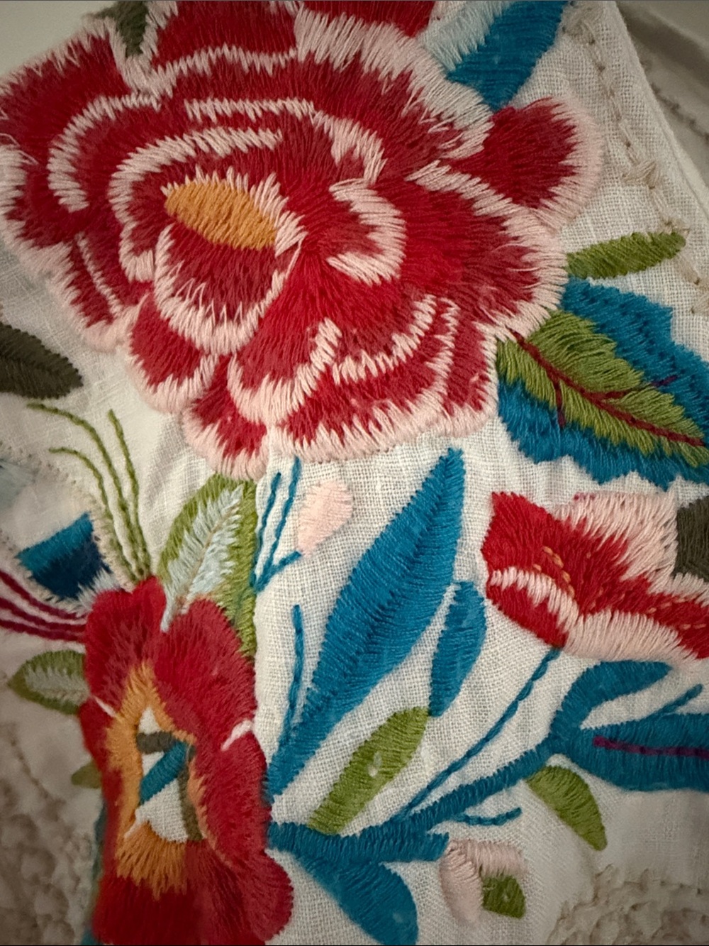 Johnny Was White Embroidered Floral Tunic - Picture 4 of 4